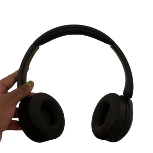 SONY WH-CH520 - Musik älskare till en annan. Säljer nu mina Sony hörlurar för att jag fått nya par. Har varit rädd om hörlurarna för att jag älskar musik och vill såklart att de ska funka! Bluetooth✅ - Ljud ✅ -Bas✅ - Vattentäta✅ - Höja/sänka✅ - SoundSpill❌