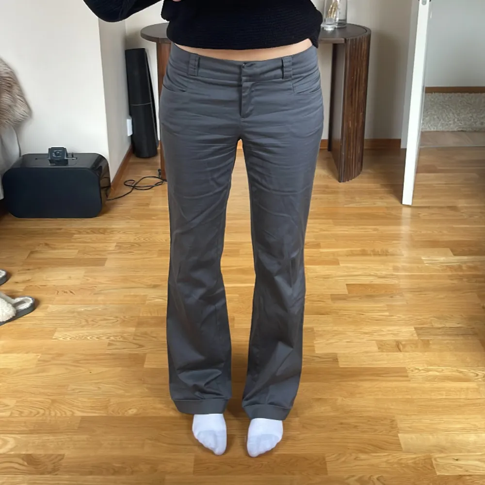Sjukt snygga kostymbyxor från Orsay💕 Jag är 177cm. Midja: 43cm Innerben: 80cm. Jeans & Byxor.