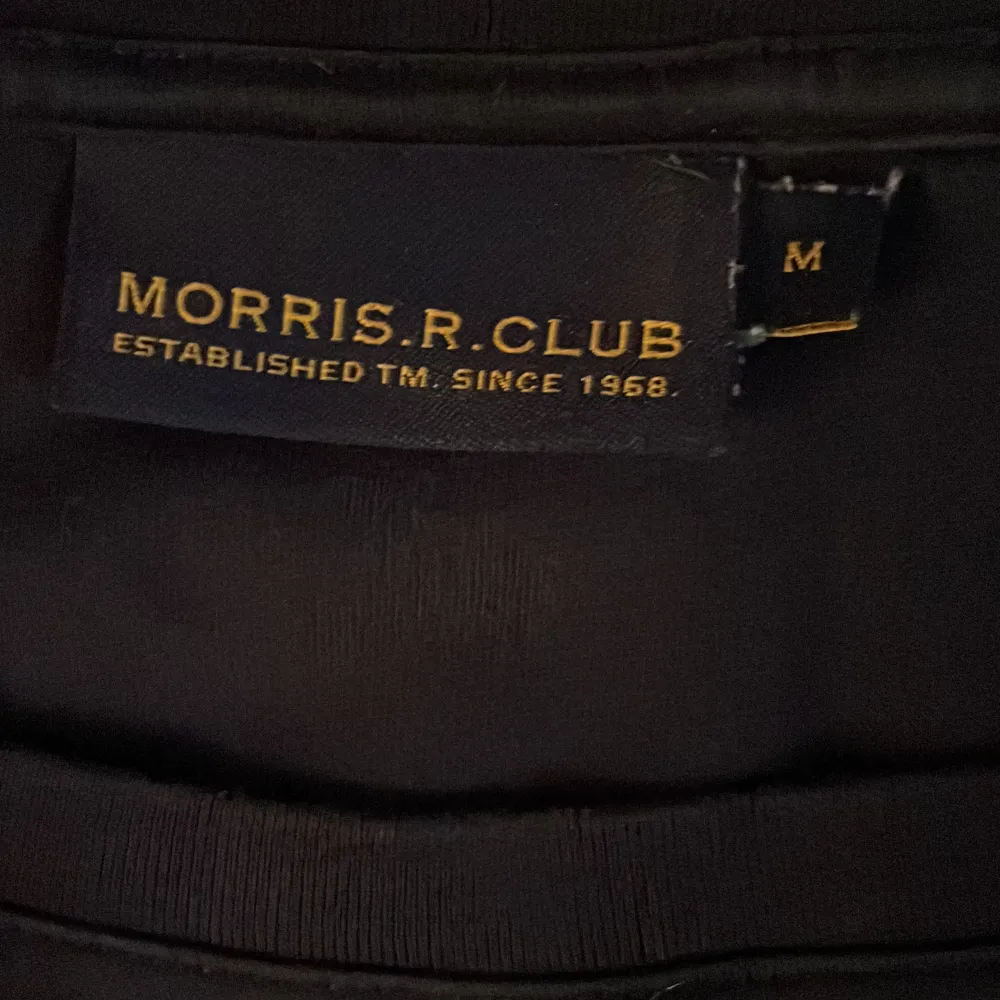 En snygg t-shirt från Morris strl M ny pris ca 500kr mitt pris 235 pris kan diskuteras . T-shirts.