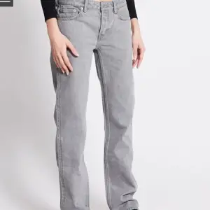 fina lågmidjade jeans från lager 157, endast testade. icon modellen💞💗kan tänka mig gå ner i pris vid snabb affär