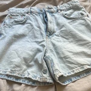 Jeans shorts  - Använda fåtal gånger förra året!