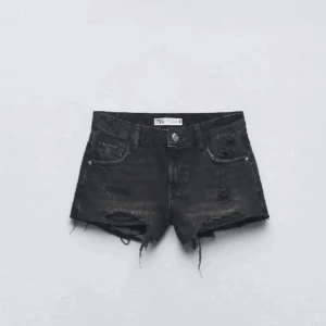 Zara shorts - Lågmidjade helt nya slutsålda zara shorts, lappen kvar!