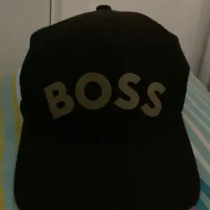 Boss keps inga skodor