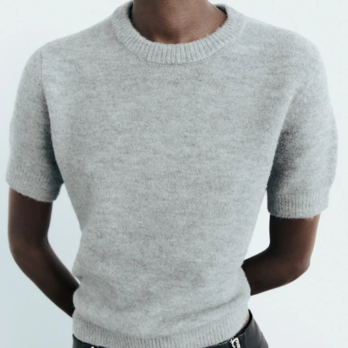 Grå stickad kortärmad från Zara