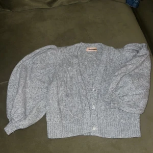 Jacket  - Vacker jacka över en aftoncocktailklänning.