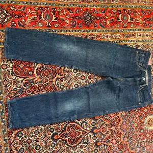 Super snygga acne studios jeans tvttade en gpng men är inget man märker. Storlek 31/32. Pris kan diskuteras vid snabb affär. Regular fit/modell 1996 Rigid.