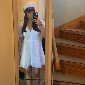 Studentklänning! - Säljer en helt ny student klänning som har prislappen kvar!! Säljer då jag bestämt mig för en annan 💓💓💓