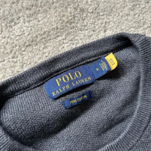 Ralph lauren tröja - En knappt använd Ralph lauren tröja i M. Nypris ca 1500. 