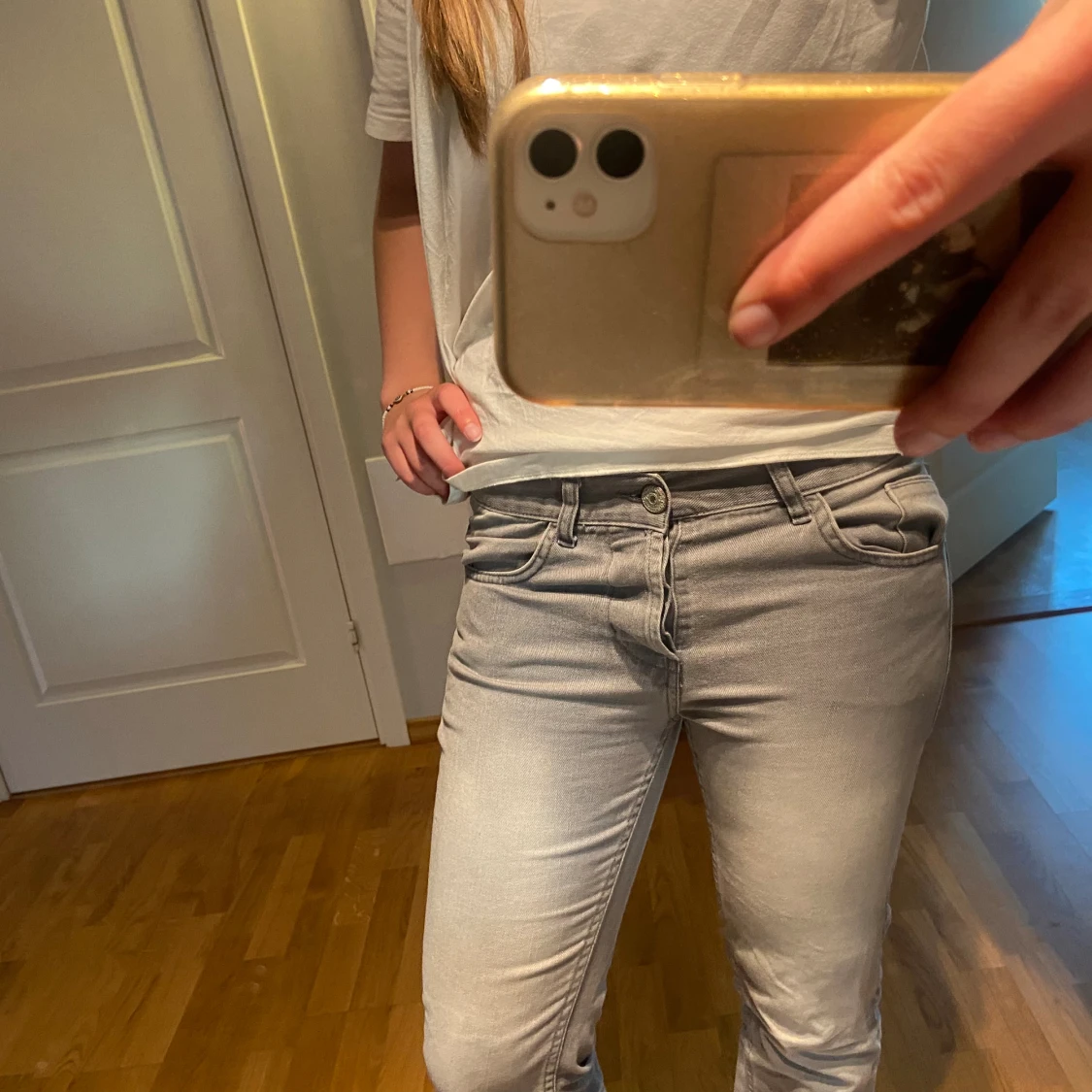 Grå jeans lågmidjade