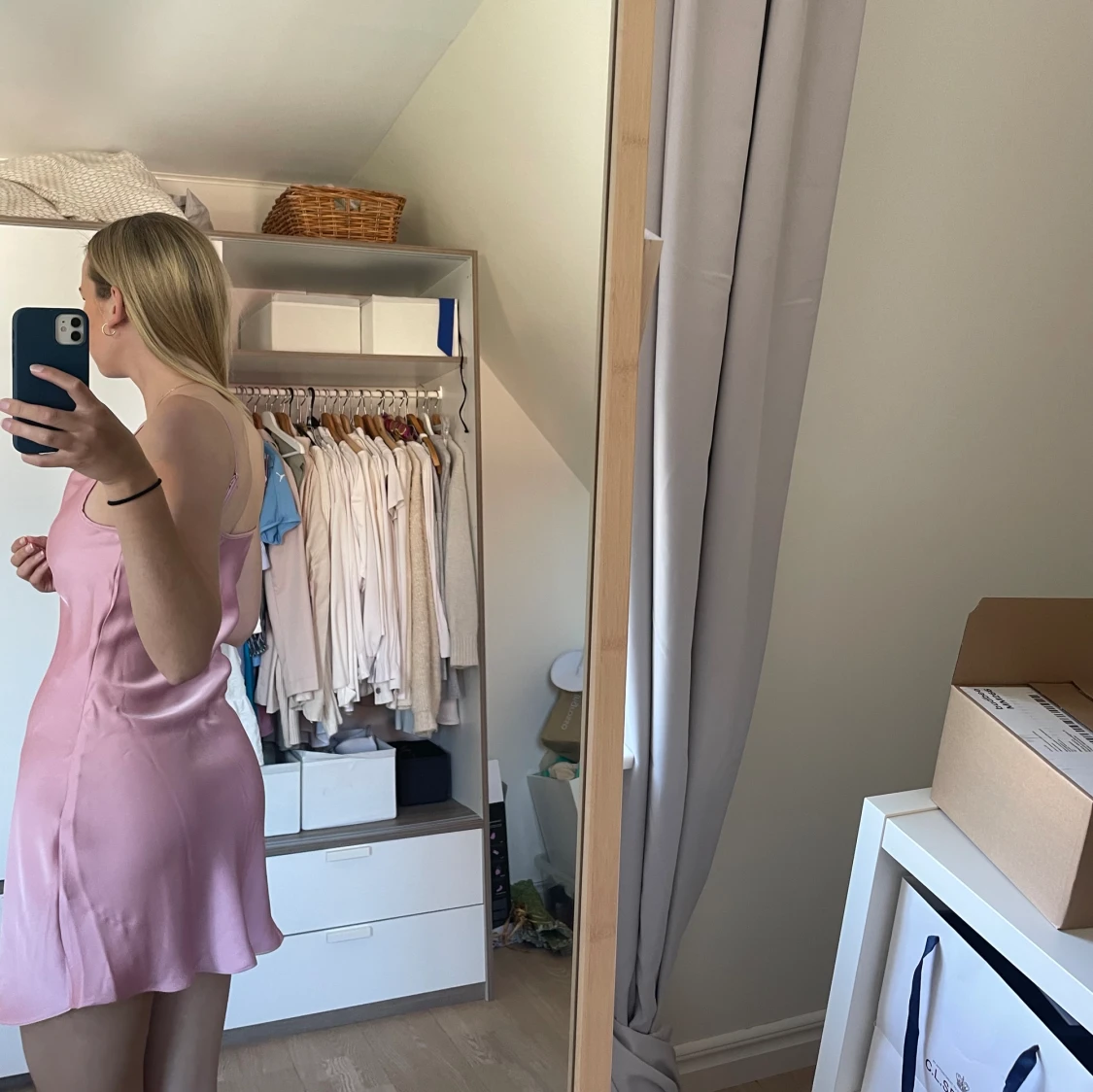 Rosa satin mini klänning  - 90