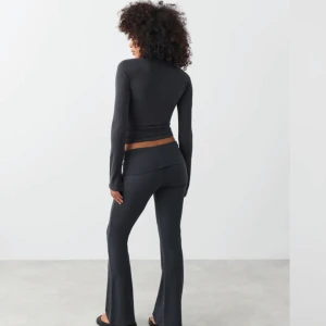 Yoga pants Gina tricot  - Mörkgråa, inte använda mycket☺️ Ordning pris 379 kr