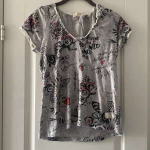 Grå odd Molly tröja - Grå odd Molly tröja i stl s, bra skick. 