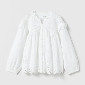 Blus - Vit blus från Zaras barnavdelning. Storlek 164, skulle säga xs/s. Passar från 164-176cm. Använd Max 3 gånger och köpt för 299.