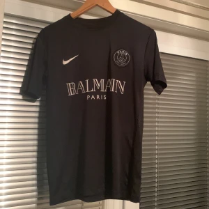 Balmain t-shirt - Mycket bra skick, storlek S men passar M