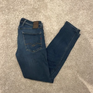 Replay jeans - Feta jeans i toppskick storlek 31/32 skick 9/10 skriv vid minsta fundering pris går att diskuteras vid snabb affär 👖💯