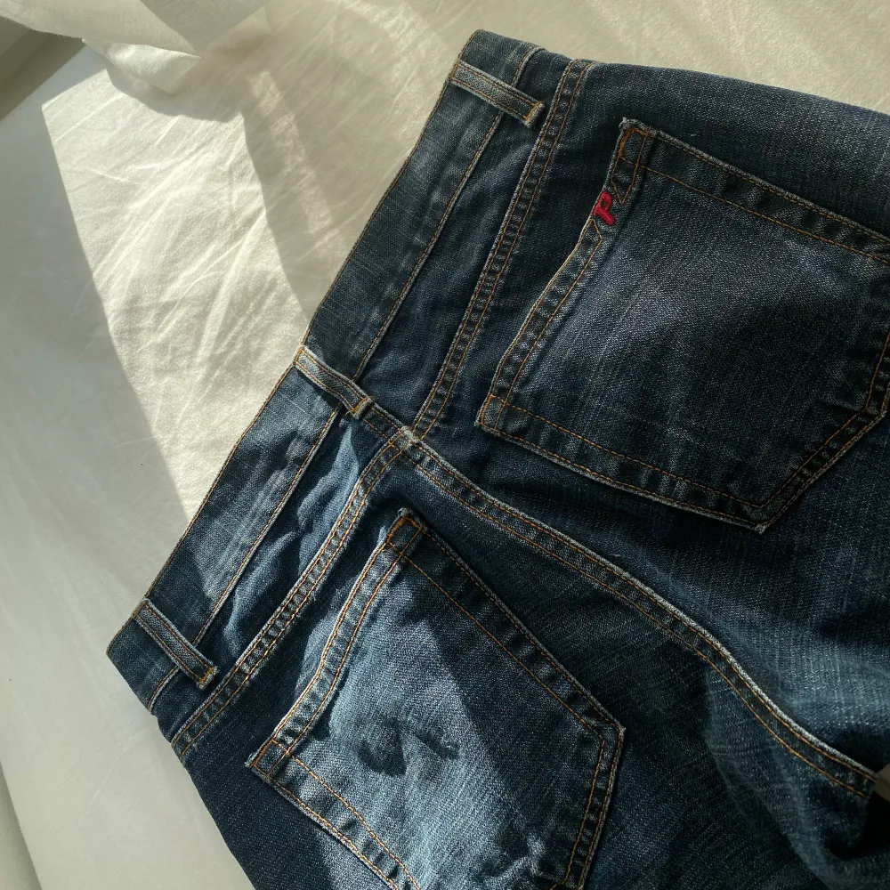 Mörkblå jeans. Gott skick🌟använd få gånger💗. Jeans & Byxor.