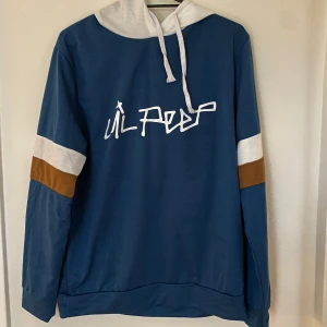 Lil peep tröja - Obs detta är inte officiella merch tröja.  Tunn och skön tröja att ha på sig, brun vita ärmade ringar samt ”lil peep” text på🙌! Perfekt för lil peep fans! 