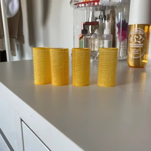 Papiljotter  - Säljer dessa då jag redan har så många och jag tycker att dessa är lite för små, jag har rengjort dom tre gånger så dom ska vara som nya❤️