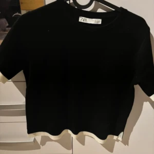 Zara tröja - Från zara (har också en fast tvärtom med färgerna på min sida) 