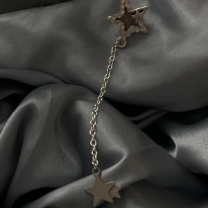 Nya smycken - Nu släpps äntligen dessa fantastiska smycken.Just detta heter multi star earring och är ett perfekt örhänge inför allt möjligt.Speciellt inför festligare tillfällen.Vid frågor,funderingar eller inte så får ni höra av er💕