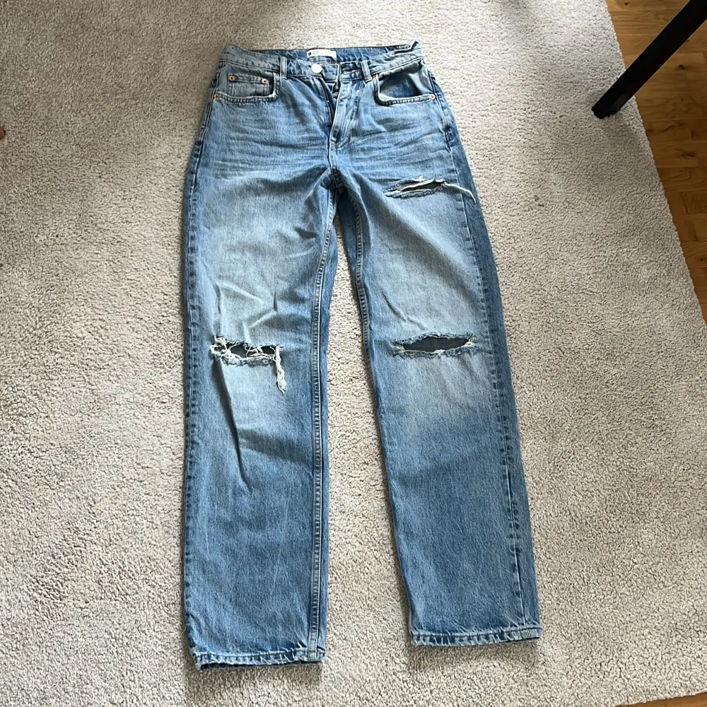 Jeans från Gina tricot i mycket fint skick, använda ett fåtal gånger!. Jeans & Byxor.