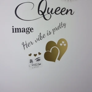 Klistermärke till väggen  - Flera klistermärke till väggen säljes har 10 st 