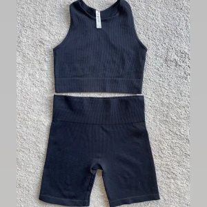 Sport set - Köpte på Lindex. Topp i storlek M och cykelbyxor i storlek S 😊