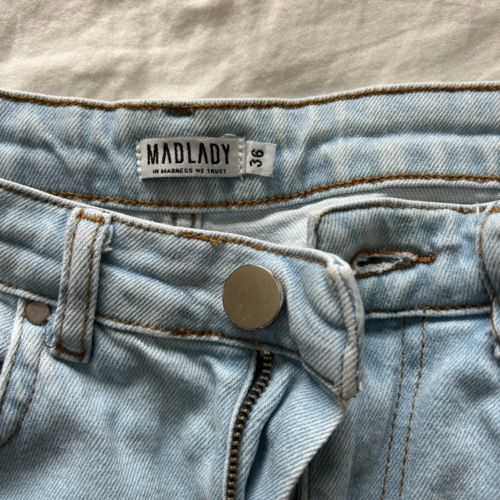 Säljer mina jeans då dom inte används. Köpta på Madlady i storlek S. Knappt använda så dom är i bra skick.. Jeans & Byxor.