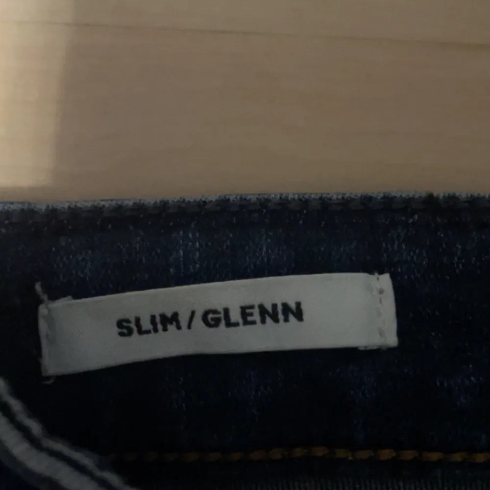 Det är ett par blåa Jack & Jones jeans som är i modellen slim/glenn i mycket bra skick. Jeans & Byxor.