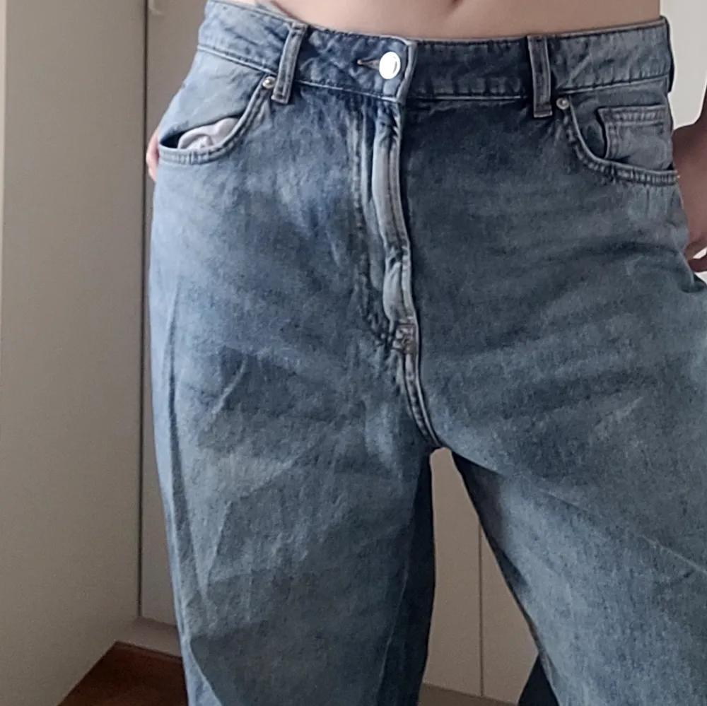 Blåa jeans i en storlek M för när jag gillade baggy byxor. . Jeans & Byxor.