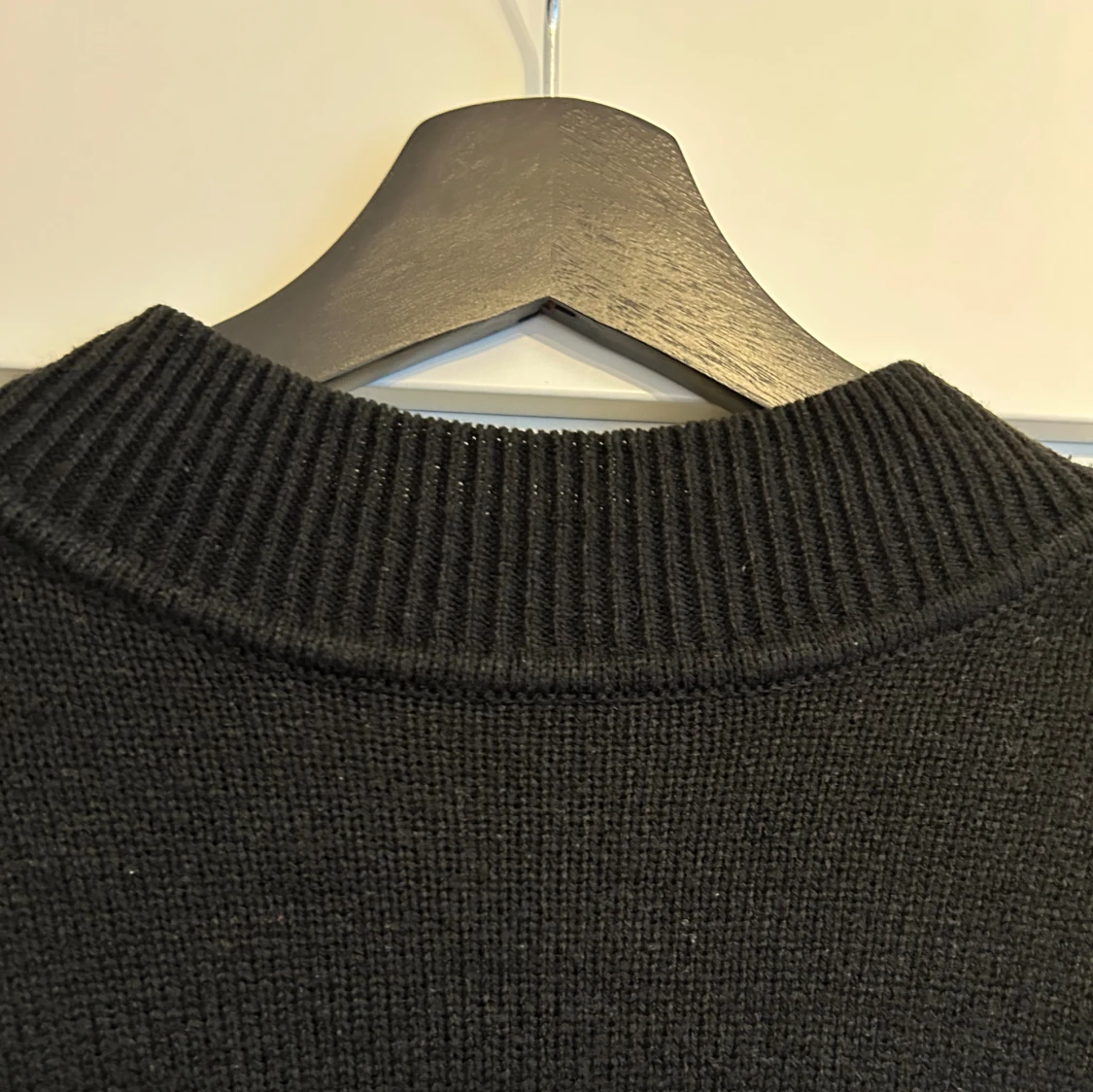 Svart stickad tröja  - 90