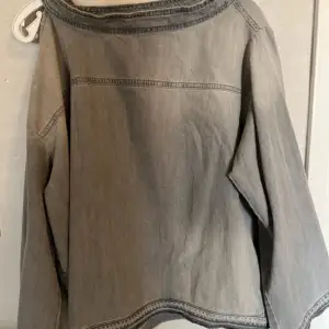 Off Shoulder jeans topp från Zara  Aldrig använd Nypris 399kr   