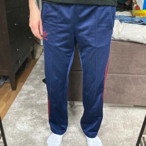 Adidas trackpants - Byxor från Adidas