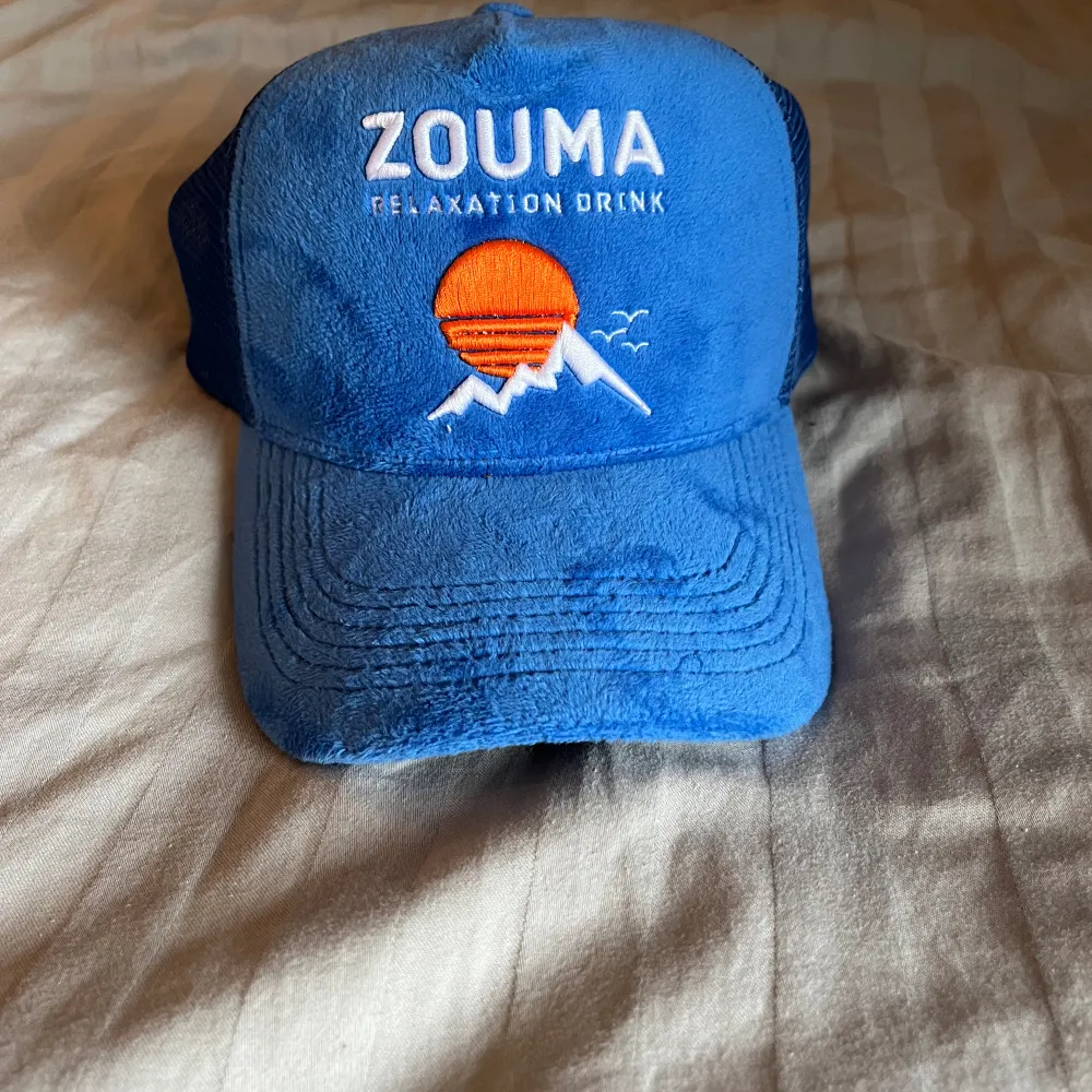 Jag säljer en Limited edition Zouma keps, det finns bara 50st i världen. Och går inte att köpa och därför priset! Skriv om du har frågor ALDRIG ANVÄND ( pris kan diskuteras ). Accessoarer.