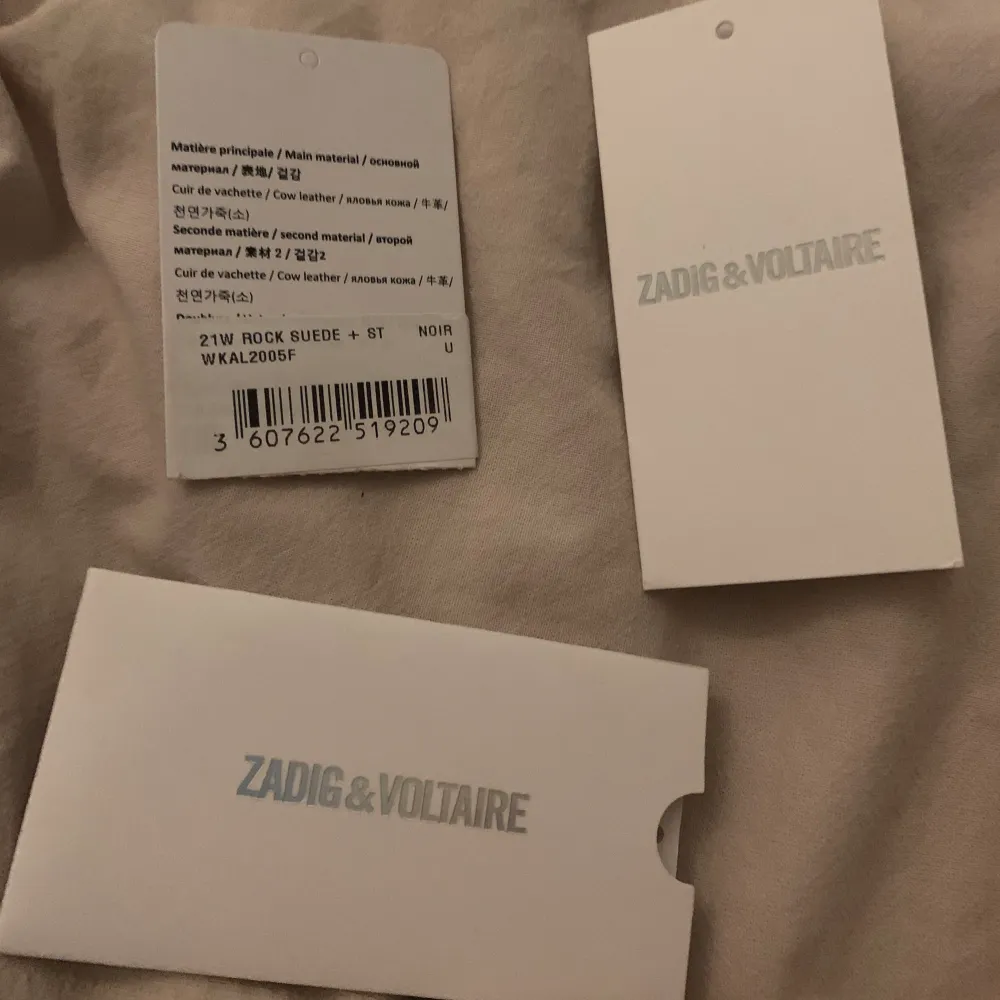 Äkta Zadig & Voltaire handväska, äldre modell från 2022 som inte tillverkas längre. Använd men ok skick.. Väskor.