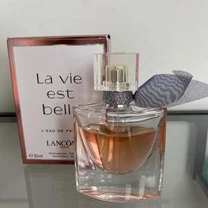Parfym - Lancôme, La vie est belle, 30ml. Luktar jättegott men kommer inte till användning.