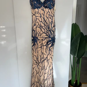 Fest/bal klänning - Använd en gång endast några timmar, 