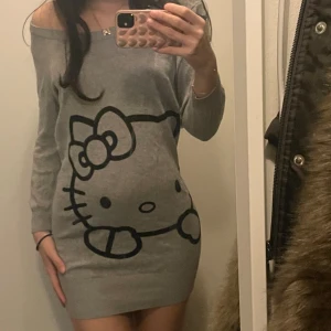 hello kitty klänning  - supersöt vintage klänning, uppskattad storlek s/m. i fint skick