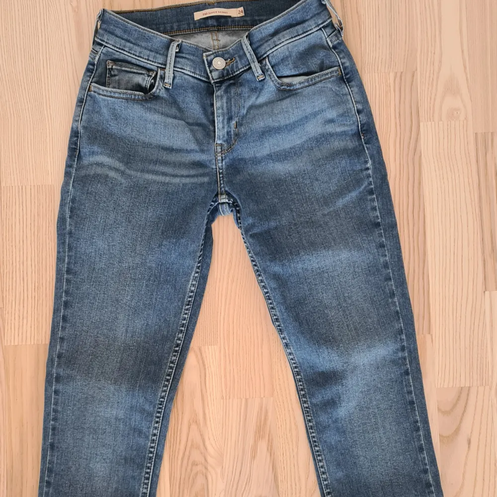 Blå Levi's 710 super skinny. Stl.24/30. Jeans & Byxor.
