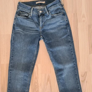 Levi's 710 super skinny - Blå Levi's 710 super skinny. Stl.24/30