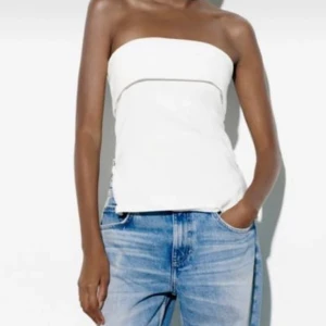 topp från zara - jättefin kvalitet & fin topp, säljs pågrund av att den blivit för liten 🩷