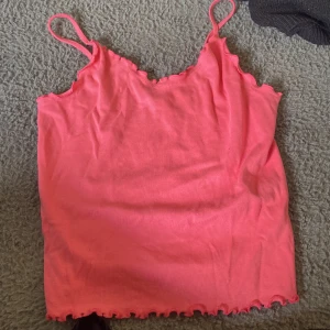 Linne - Gina Young linne . Passar S men är 159-164. Knappt använd 