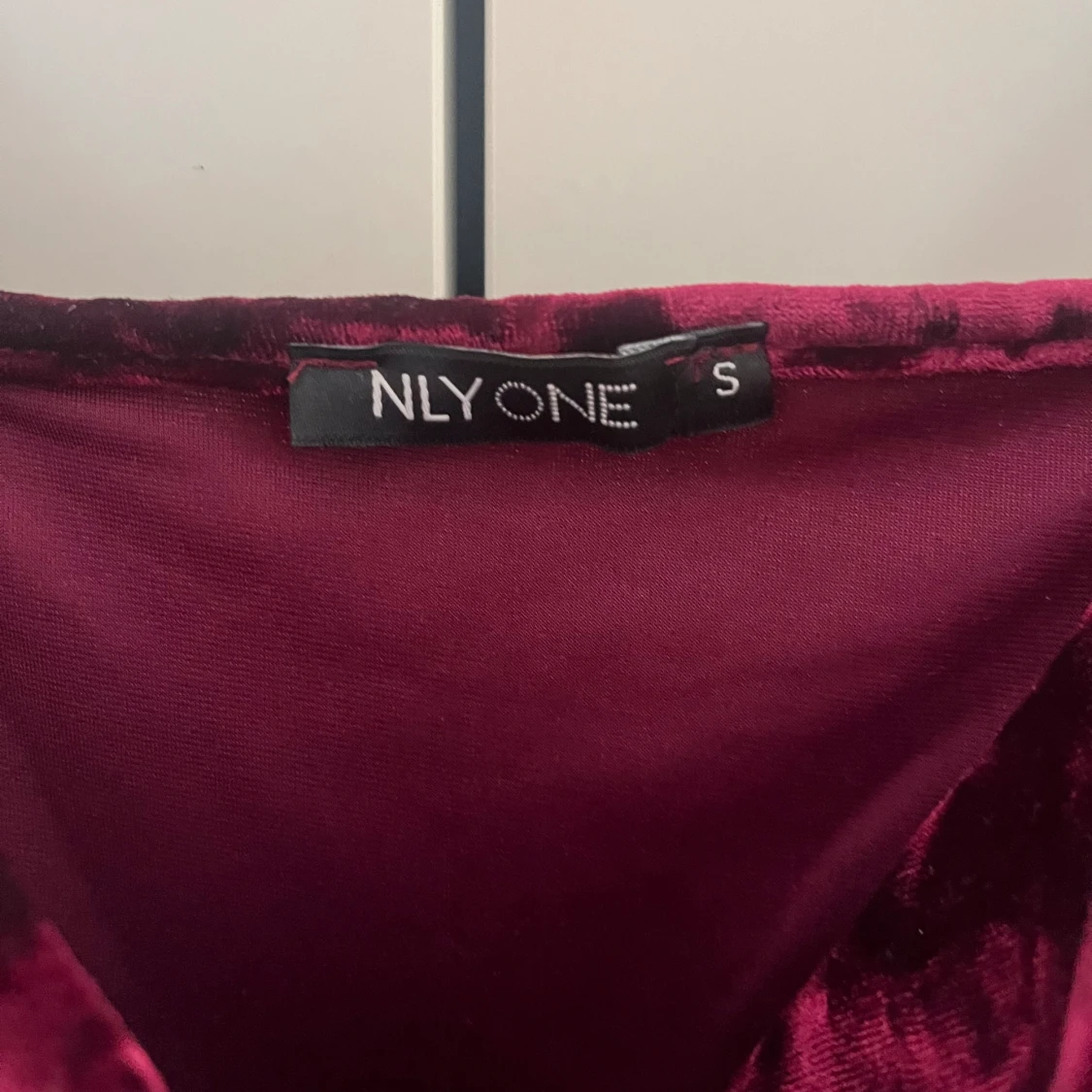 Klänning med slit från Nelly - 90