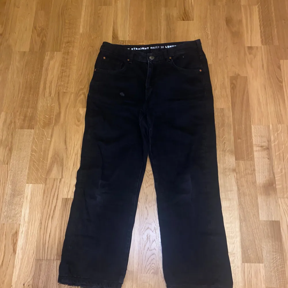 Svarta jeans från Never denim❤️knappt använda och i bra skick💗. Jeans & Byxor.
