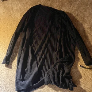 Svart cardigan! - 🖤🖤🖤