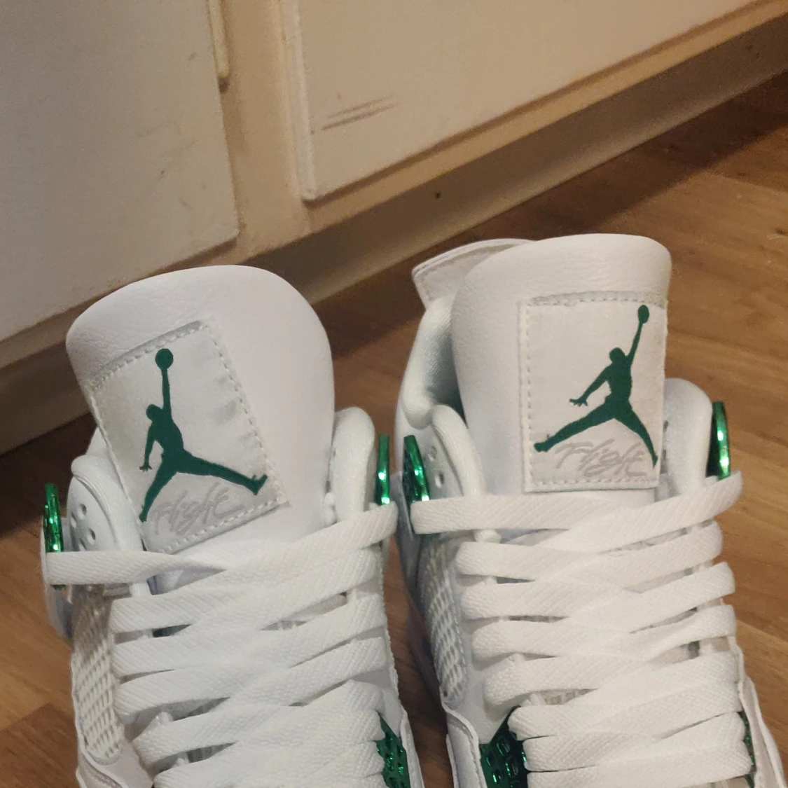 Jordan 4 Metallic Green