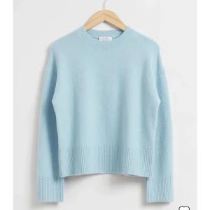 Blå stickad tröja - Ljusblå stickad från & other stories 💙