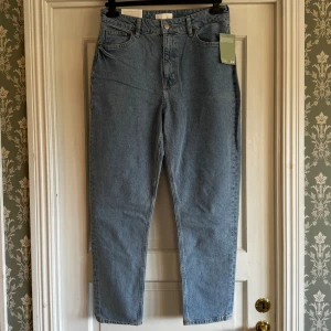 Blåa jeans  - Blåa jeans Helt nya, prislappen kvar