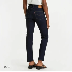 Levis 724 high rise straight  - Levis jeans i modellen 724 high Rise straight. Kostar runt 1300kr nytt. Säljer dessa då de är för stora. Använd 2-3 gånger🌸.