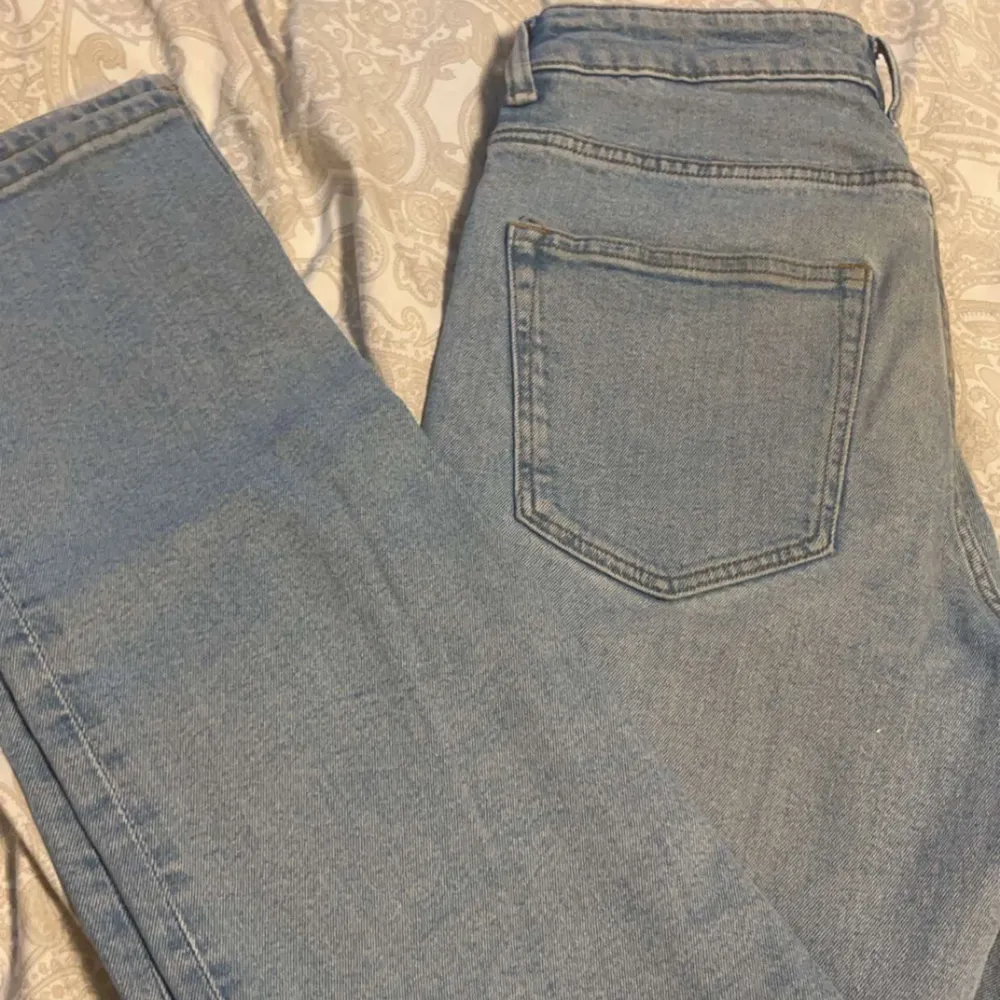 Blåa jeans storlek 31/32 . Jeans & Byxor.